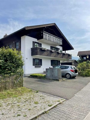 Bergblick! Traumhafte 2-Zimmer-Dachgeschosswohnung mit Balkon und Einbauküche in Ohlstadt