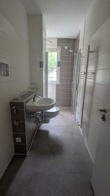 Altersgerechte, komplett sanierte 3-Raum-Wohnung im EG mit Dusche