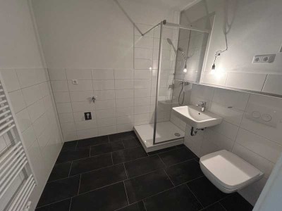 Geräumige 3-Zimmer-Wohnung mit NEUEM, modernem Badezimmer für 3 Personen Haushalt und WBS