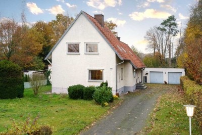 Wohnen am Waldrand in Bad Waldliesborn: Einfamilienhaus mit Doppelgarage auf großem Grundstück