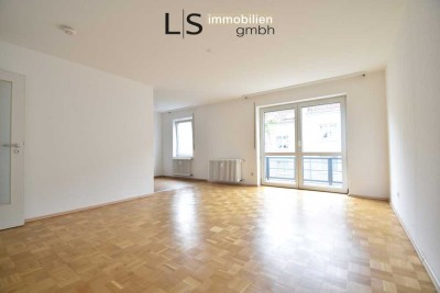 sehr schöne, großzügige und helle 3-Zimmer Wohnung mit Balkon!