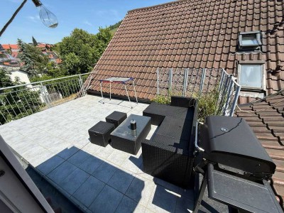 Schöne Dachgeschoß-Wohnung im Mehrfamilien-Wohnhaus