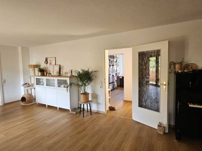Ansprechende 3-Zimmer-Hochparterre-Wohnung mit Balkon und EBK in Geisenheim