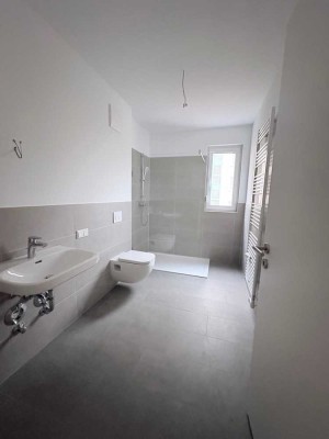 Erstbezug! Komfortable 3-Raumwohnung sucht Mieter.