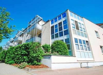 wunderschöne 3-Raum-Wohnung mit Wintergarten & Blick ins Grüne in Leuben