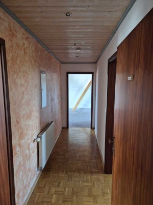 600 € - 69 m² - 3.0 Zi. Ebk.
Stromverbrauch nicht in den Nebenkosten enthalten. 
Hausmeister im Haus