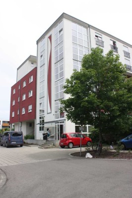 Direkt an der Hochschule Neu-Ulm - Frisch renovierte 2-Zimmer-Whg. mit EBK und Balkon - WG geeignet