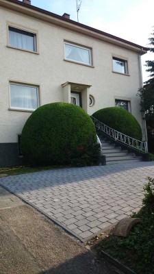 Gepflegtes, geräumiges Einfamilienhaus und Garten mit altem Baumbestand in begehrter Wohnlage