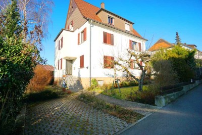 2-3 FAMILIENHAUS ALTBAU-KLASSIKER MIT VIEL CHARME AUF WUNDERBAREM GRUNDSTÜCK *RUHIGE HALBHÖHENLAGE*