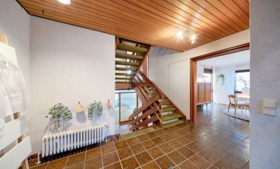 RESERVIERT: Tolles Haus in ruhiger Lage mit ansprechender Architektur ++SPLIT-LEVEL++