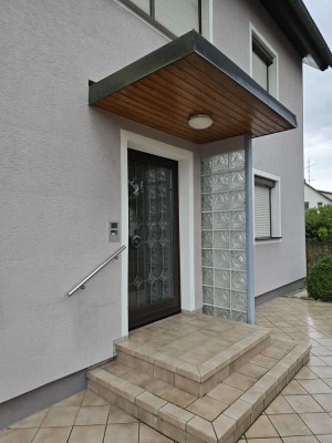Einfamilienhaus mit einer Garage in Mintraching