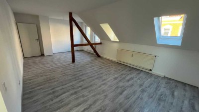 !!! Erstbezug nach Komplettsanierung !!! 4-Zi.-DG-Whg. mit Wohn-/Esszimmer