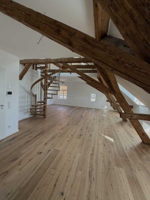 Erstbezug nach Denkmalsanierung, exklusive Wohnung in bester Lage