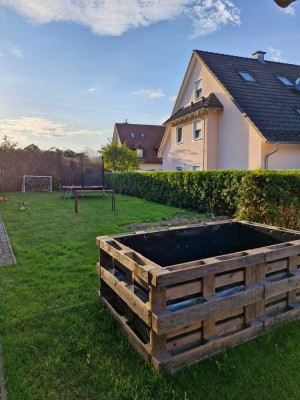 Tolle 2 Zimmer Mansardenwohnung mit Balkon-Möbliert mit EBK ** Top **