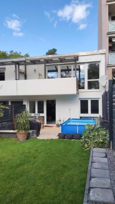 Modernisierter Reihenhaus mit Garten, Terrasse und Pool - Ihr neues Zuhause in Nürnberg-Ziegelstein