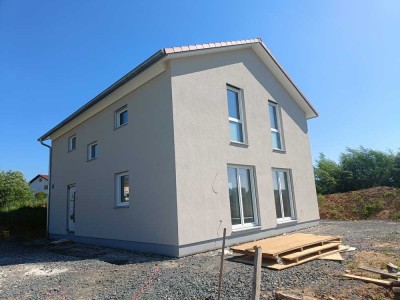 *** Neuwertiges Einfamilienhaus mit KfW 40 Plus QNG-Standard und PV-Anlage ***