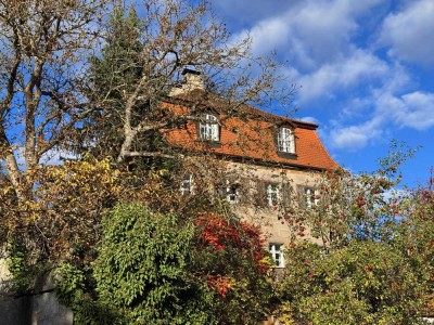 *Geschichte trifft auf Natur*
Historisches Jagdschlösschen eingebettet in romantischer  Gartenanlag