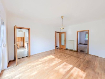 Sanierungsbedürftige 2-Zimmer Wohnung in komplett renoviertem Wohngebäude - Eggenberg