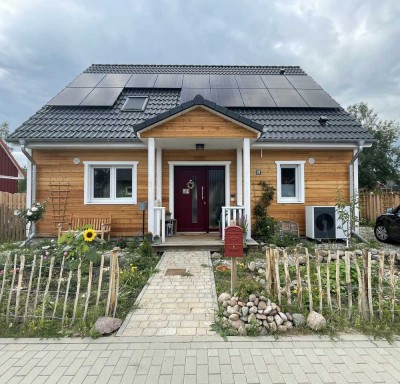 Haus im modernen Landhausstil mit Solaranlage und Garantie