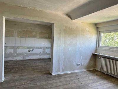 Sanierte 3 Zi. DG-Whg. mit sehr großer Wohnküche
