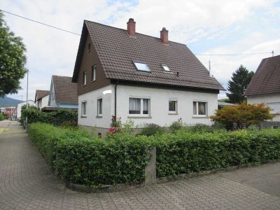 Gepflegtes Ein-/Zweifamilienhaus mit Garage und Carport in zentraler Lage von Gaggenau