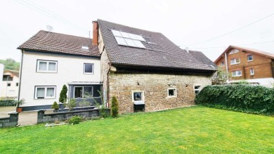 Einfamilienhaus mit Scheune in ländlicher Idylle und modernem Wohnkomfort