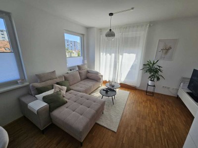 Schöne 3-Zimmerwohnung im Penthouse-Stil mit Einbauküche und großem Balkon