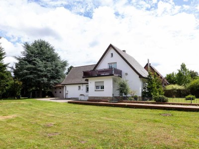Wohnen und Arbeiten – vielseitiges Haus mit großem Grundstück und Potenzial in Hasbergen