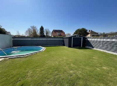 Licht, Raum &amp; Lebensqualität – Doppelhaushälfte mit Garten - Terrasse - Pool - 4 Zimmer - Einbauküche - Garage