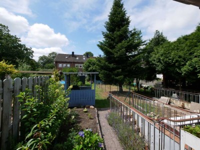 Ruhige, schöne Lage in Norderstedt! MRH +einem voll ausgebauten Dachgeschoss +Vollkell. zu verkaufen