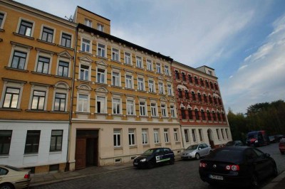 2-Zimmer-Wohnung im Erdgeschoß - separate Küche, Tageslichtbad mit Dusche, Laminat