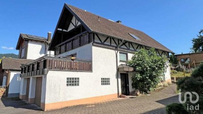 Attraktives Einfamilienhaus mit lichtdurchflutetem Wohnbereich und Balkon - perfekt für Ihre Familie
