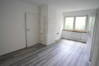 Kernsanierte 3 Zi-Wohnung mit offenem Wohn-Essbereich - Wohnen & Arbeiten in schöner Lage