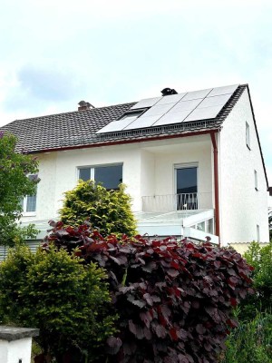 DHH mit Wintergarten, Solaranlage, Wallbox & Garten - schönes Haus frisch saniert