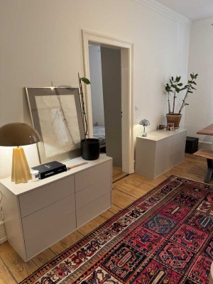 Stilvoll möblierte 2-Zimmer-Altbauwohnung in ruhiger Toplage