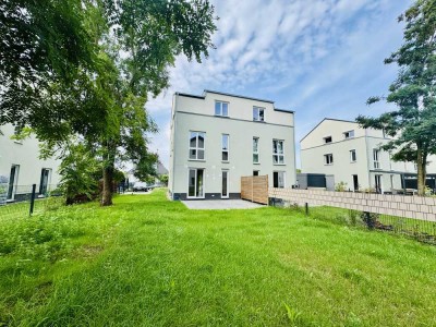 Charmante Doppelhaushälfte / Townhouse mit Gartenparadies im Herzen Altglienickes!