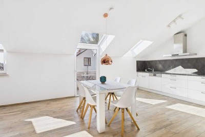 Moderne 2-Zimmer-Dachgeschosswohnung mit Balkon, Carport und Keller – Möbliert