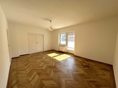 Sonnige und frisch renovierte 4-Zimmer-Wohnung mit Balkon und EBK
