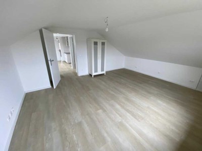 Helle Dachgeschosswohnung mit Stil – zentral gelegen in Schönaich