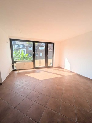 Gerresheim: Frisch renoviert mit Balkon + Küche! ab 01.07.25!
