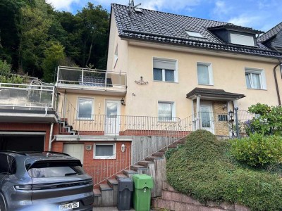 Ansprechende 2,5-Zimmer-Dachgeschosswohnung mit Terrasse und EBK in Gummersbach
