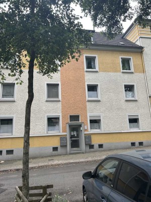 Modernisierte 3-Raum-Dachgeschosswohnung in Essen-Frohnhausen freut sich auf SIE