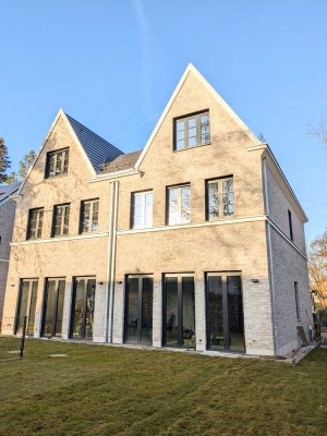 Provisionsfrei Erstbezug Architektenhaus: 6-Zi-Doppelhaushälfte in Kleinmachnow mit Design-EBK