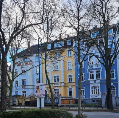 Wunderschöne, renovierte und voll möblierte 3,5-Zimmer-Wohnung mit Balkon im Martinsviertel