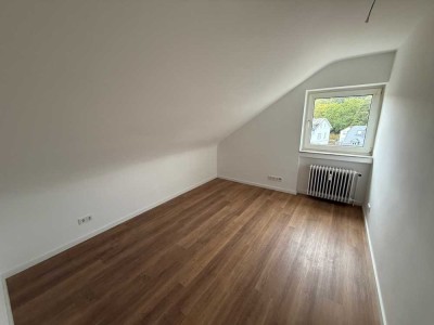 Charmante 1-Zimmer-Dachgeschosswohnung mit Blick ins Grüne in Kronberg
