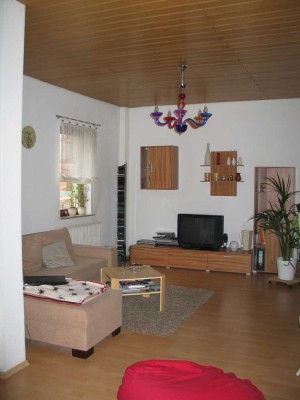 Wi-Dotzheim Ortsmitte zum 1.7.2025  1,5-Zimmer-Wohnung mit Einbauküche und Tageslichtbad