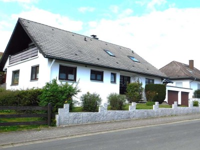 *Großzügiges 2-FH mit Kamin, Sauna und ELW - gute Verkehrsanbindung*