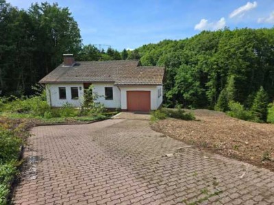 Traumhaftes Grundstück in Waldrandlage mit dazugehörigen Wohnhaus – Ein Ort voller Möglichkeiten!