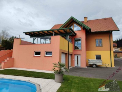 Tolles Einfamilienhaus mit Pool, Panorama-Ausblick und moderner PV-Anlage – hier fühlt sich Ihre Familie zuhause!