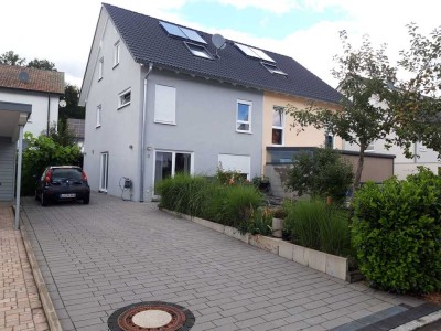 Schönes, hochwertiges 6-Zimmer-Haus in Steinen zu vermieten